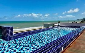Fernando Pessoa Home Design - Flat na Beira-Mar de Boa Viagem por Yolo